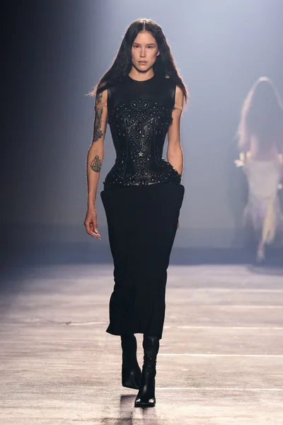 Look 27